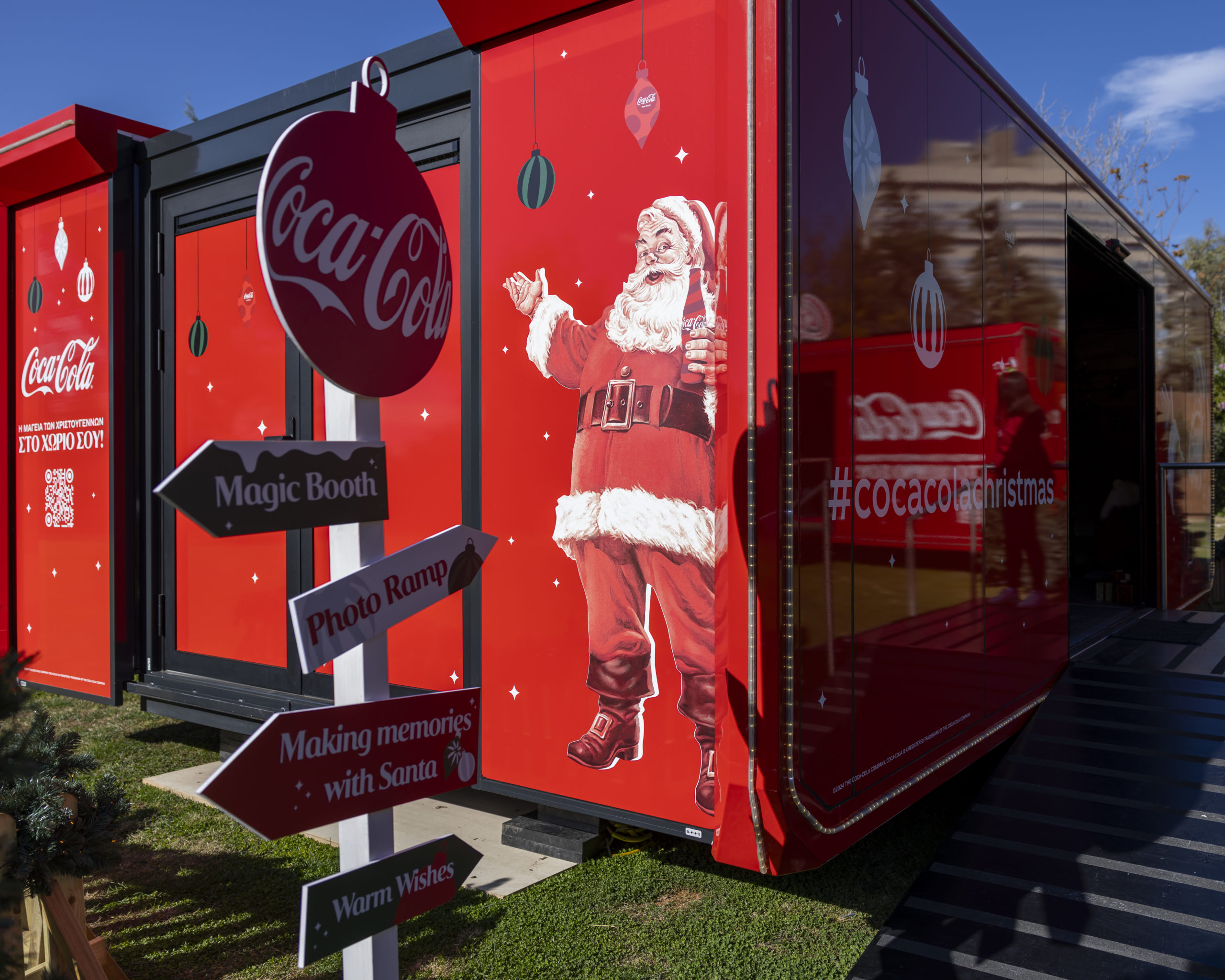 Η Coca-Cola μοιράζει την αληθινή μαγεία των Χριστουγέννων στην πλατεία Κλαυθμώνος