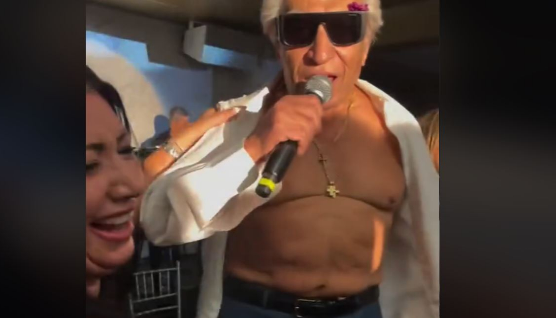 Αυστραλία: «Πανικό» προκάλεσε ο Τάσος Μπουγάς στο Σίδνεϊ – Θαυμάστριες του έσκισαν το πουκάμισο – ΒΙΝΤΕΟ