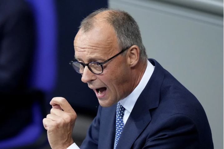 Μερτς: Ανακοίνωσε «νέας μορφής» στρατιωτική – βιομηχανική συνεργασία με την Ουκρανία για κατασκευή όπλων μεγάλου βεληνεκούς