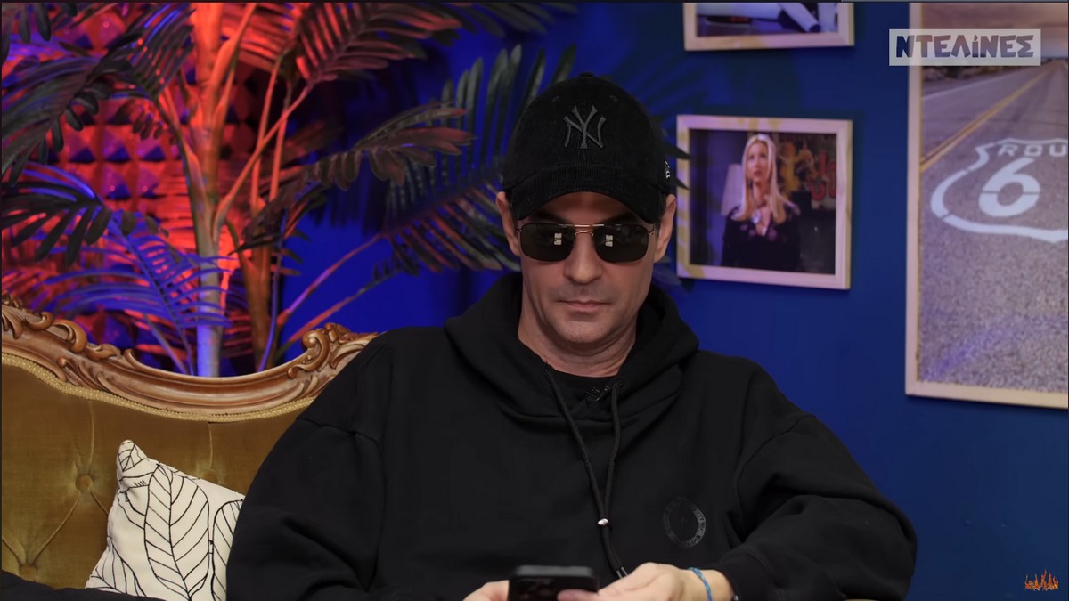 Νίνο Ξυπολυτάς: «Ο Σταμάτης Γονίδης με βρήκε στο σπίτι με τα μπλε παράθυρα και τον ρώτησα πώς το έκανε»