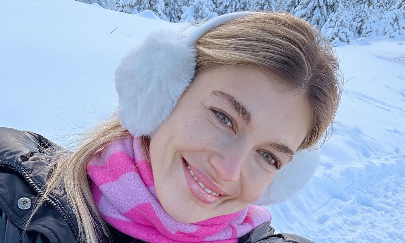 Κλέλια Ανδριολάτου: Χορεύει το «Santa baby» και απολαμβάνει τα χιόνια