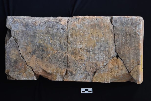 Εκπληκτικά αρχαία ιερά ανακαλύφθηκαν σε ναό που κάηκε πριν από 2.600 χρόνια - Οι θησαυροί που έκρυβαν και οι μυστηριώδεις επιγραφές