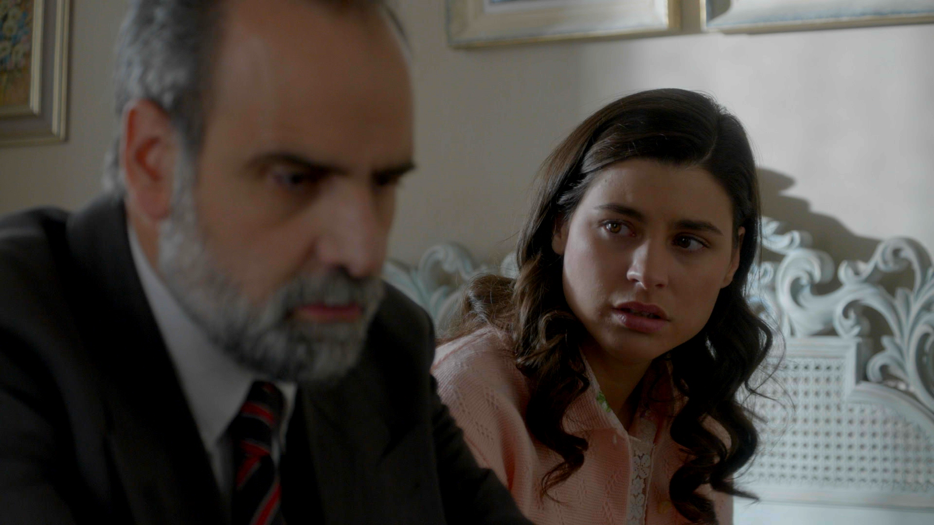 Άγιος έρωτας: Ο Μαρκόπουλος σχεδιάζει να «ξεφορτωθεί» το παιδί της Χλόης