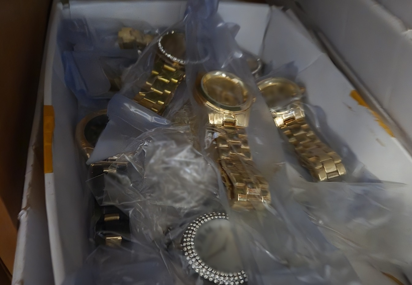 Θεσσαλονίκη: Έστελναν «μαϊμού» προϊόντα σε παραλήπτες του εξωτερικού – Η ζημία ξεπερνά το 1 εκατομμύριο ευρώ