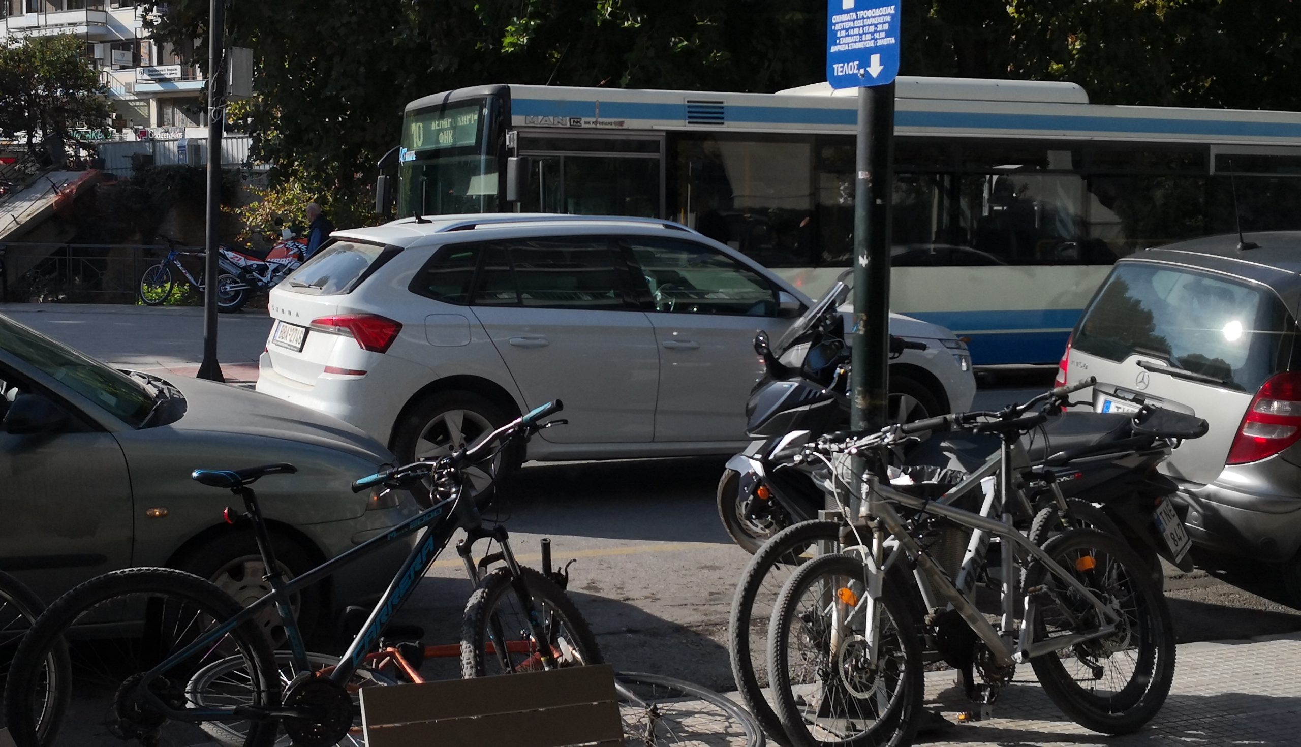 Με το αυτοκίνητο παντού: Tο 82% των Ελλήνων οδηγούν για αποστάσεις μικρότερες των 4 χιλιομέτρων