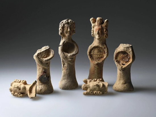 Ανακαλύφθηκαν σπάνια μεσαιωνικά ευρήματα, μεταξύ των οποίων με ομοιώματα αγίων σε ιστορική πλατεία του Βερολίνου. Φωτογραφία: Berlin State Monument Office, Julia-Marlen Schiefelbein