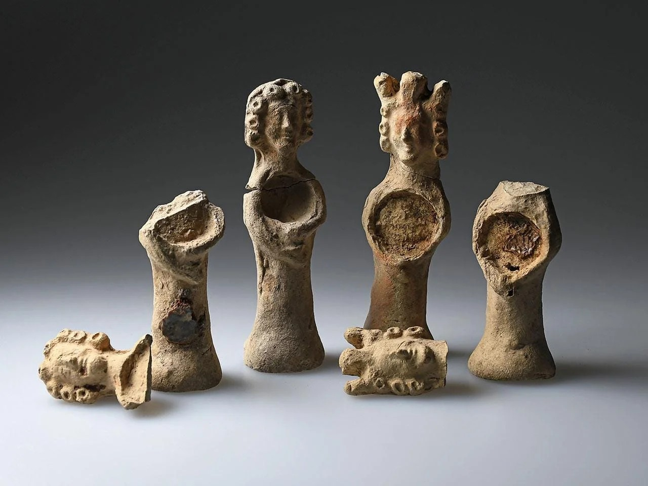 Ανακαλύφθηκαν σπάνια μεσαιωνικά ευρήματα, μεταξύ των οποίων με ομοιώματα αγίων σε ιστορική πλατεία του Βερολίνου. Φωτογραφία: Berlin State Monument Office, Julia-Marlen Schiefelbein