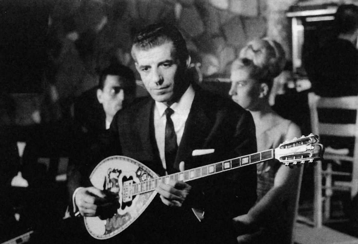 Είκοσι χρόνια χωρίς τον σερ Γρηγόρη Μπιθικώτση – Οι γονείς του τον έστελναν να γίνει υδραυλικός κι εκείνος έγινε μεγάλος τραγουδιστής