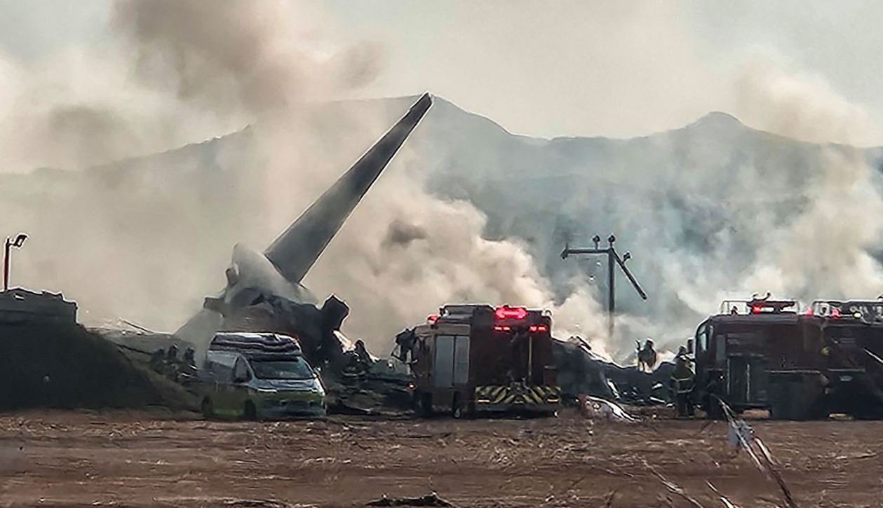 Τα σενάρια για το αεροπορικό δυστύχημα στη Νότια Κορέα: Αναζητούν τα μαύρα κουτιά – Τα συλλυπητήρια από την Boeing