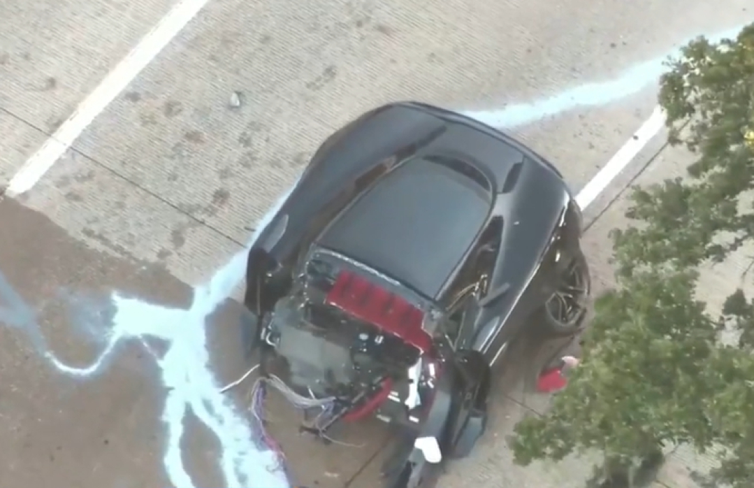 Τροχαίο – σοκ: McLaren αξίας 200.000 δολαρίων κόπηκε στη μέση