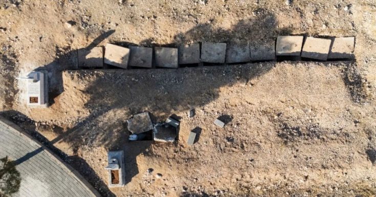 Δαμασκός: Αναφορές ότι μπορεί να εντοπίστηκε νέος μαζικός τάφος έξω από την πόλη - Βρέθηκαν σακούλες με οστά