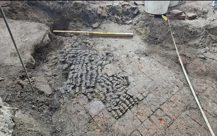 Αρχαιολόγοι ανακάλυψαν ένα σπάνιο και μυστηριώδες αρχαίο δάπεδο – Ήταν κατασκευασμένο από οστά