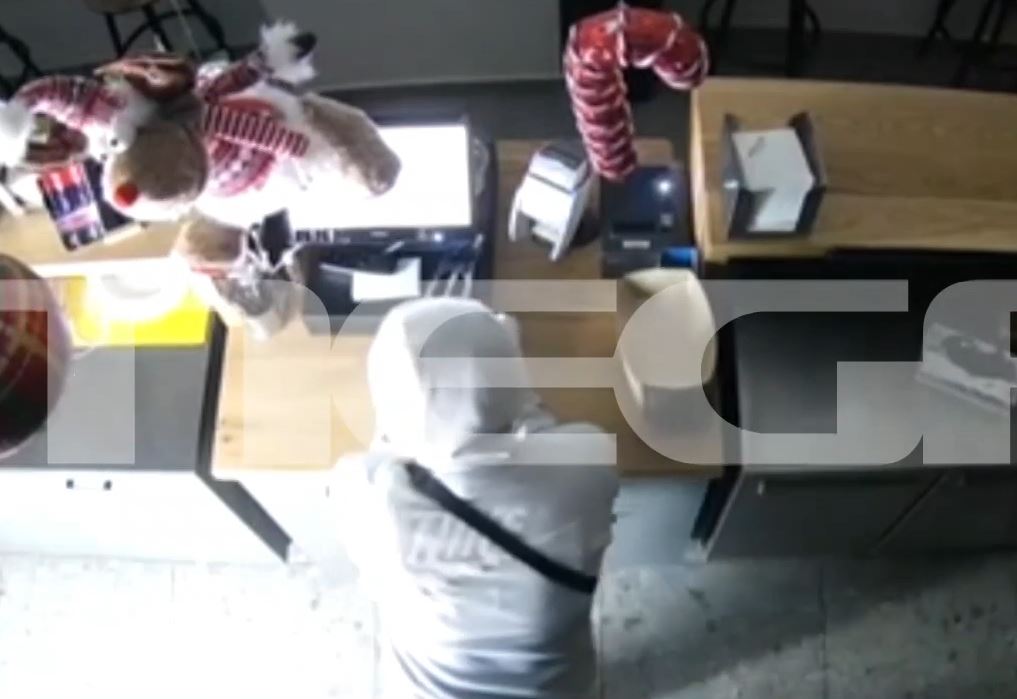 Θεσσαλονίκη: Καρέ – καρέ διάρρηξη σε ψητοπωλείο στο κέντρο της πόλης – «Σήκωσαν» ολόκληρο το ταμείο – ΒΙΝΤΕΟ