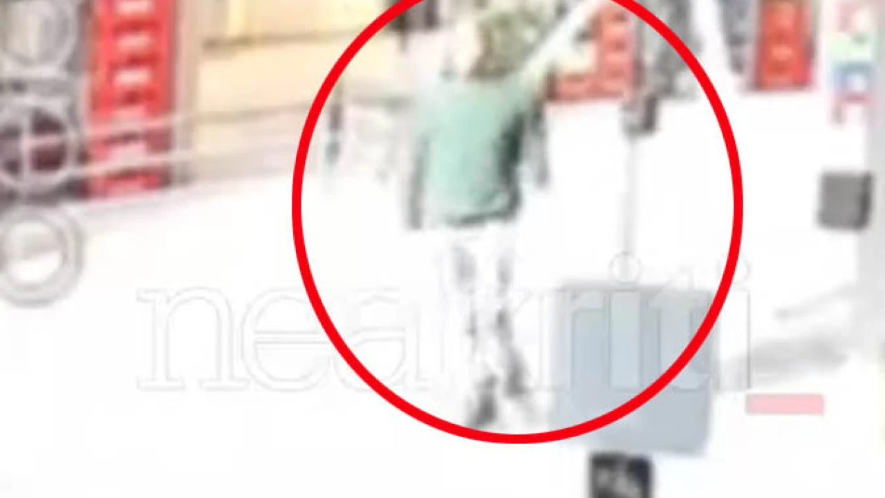 Ηράκλειο: Βίντεο με τον Γάλλο να περιφέρεται στους δρόμους λίγα λεπτά αφού σκότωσε με το αυτοκίνητο την 36χρονη – Είχε συλληφθεί ξανά με μαχαίρι και τσεκούρι