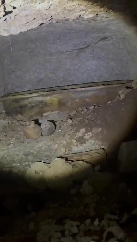 Κατά τη διάρκεια ανασκαφών για την κατασκευή των θεμελίων ενός κτιρίου στην επαρχία Χατάι, όπου βρίσκεται η Αντιόχεια, εργάτες ανακάλυψαν πέτρινους, ταφικούς θαλάμους. Φωτογραφία: ΙΗΑ