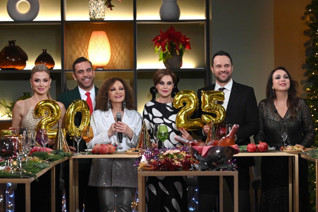 Ρεβεγιόν Πρωτοχρονιάς στην ΕΡΤ1: Ο Γιώργος Κουβαράς υποδέχεται την Γλυκερία και τους φίλους της