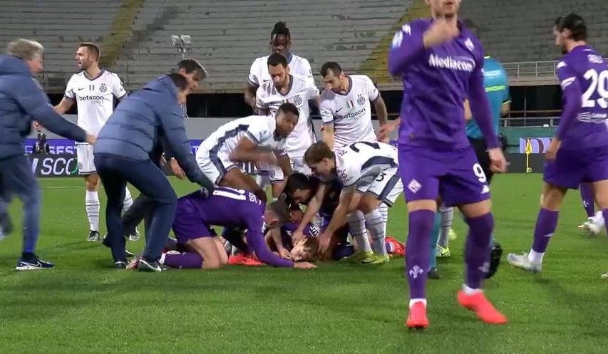 Σοκ στην Ιταλία: Κατέρρευσε στον αγωνιστικό χώρο ο Μποβέ – Διεκόπη το Φιορεντίνα – Ίντερ