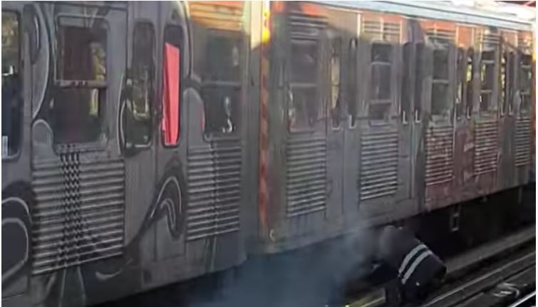 Μοσχάτο: Συρμός του ΗΣΑΠ έβγαζε καπνούς