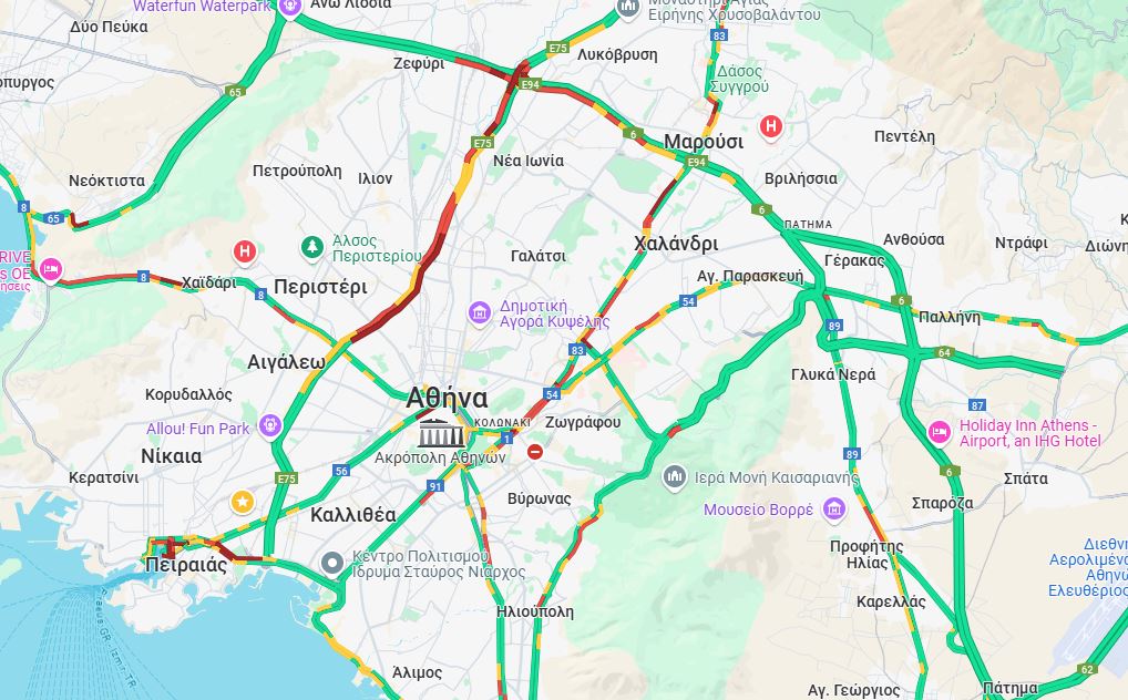 LIVE η κίνηση: Σημειωτόν στις εξόδους των Εθνικών Οδών και τον Πειραιά – Καθυστερήσεις στην Αττική Οδό