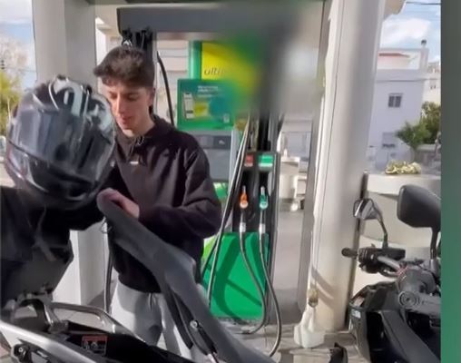 «Όχι βενζίνη, αν δεν φοράς κράνος»: Τι λέει στον ΑΝΤ1 ο 17χρονος πρωταθλητής «Junior Μοτοσικλετών» για την νέα πανελλαδική καμπάνια