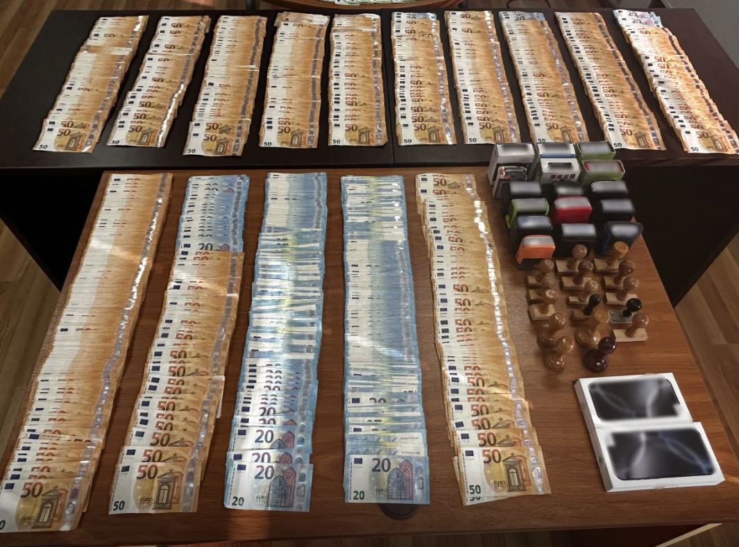 Οι εικονικές επιχειρήσεις πίσω από το κύκλωμα λαθρεμπορίας ποτών – Ο ρόλος του υπαλλήλου της ΑΑΔΕ και το κόλπο για τις τριγωνικές συναλλαγές