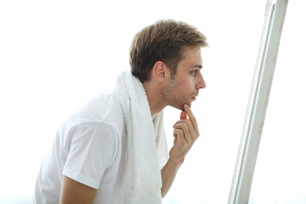 Υψηλή χοληστερίνη: Γιατρός προειδοποιεί για 3 σημάδια στο πρόσωπο, τα χέρια και τα πόδια που δεν πρέπει να αγνοήσετε