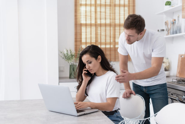 «Με απάτησε και μετά μου ζήτησε να συνεχίσω να πληρώνω τους λογαριασμούς της» - Ένας άνδρας έγινε έξαλλος με τις απαιτήσεις της πρώην συντρόφου του