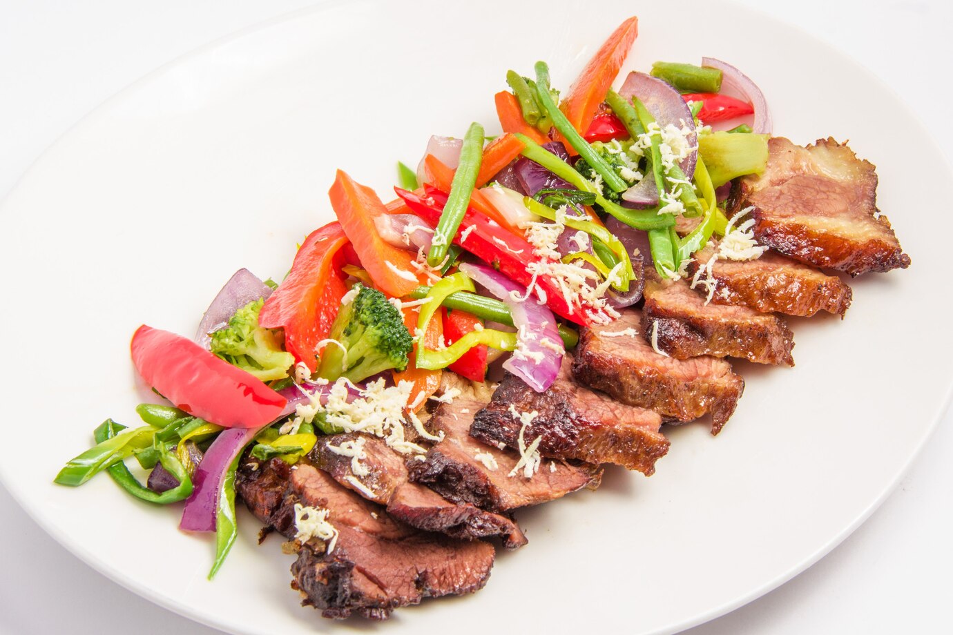 Συνταγή για ψητή μπριζόλα με σαλάτα ντομάτας