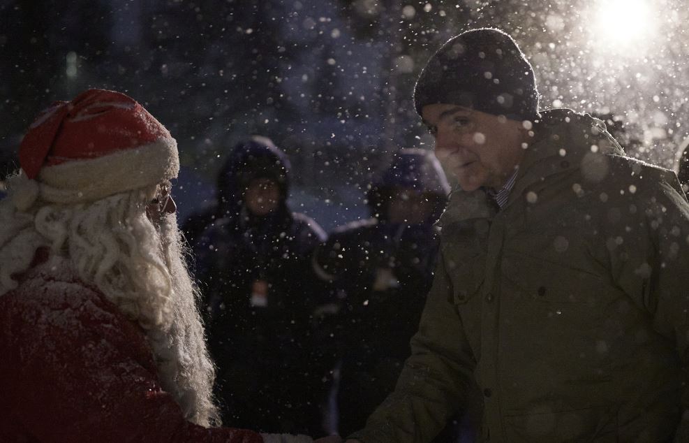Η συνάντηση του Κυριάκου Μητσοτάκη με τον Άγιο Βασίλη στην Λαπωνία – «Είναι η πρώτη φορά που κάνω δήλωση στο χιόνι και στο σκοτάδι»