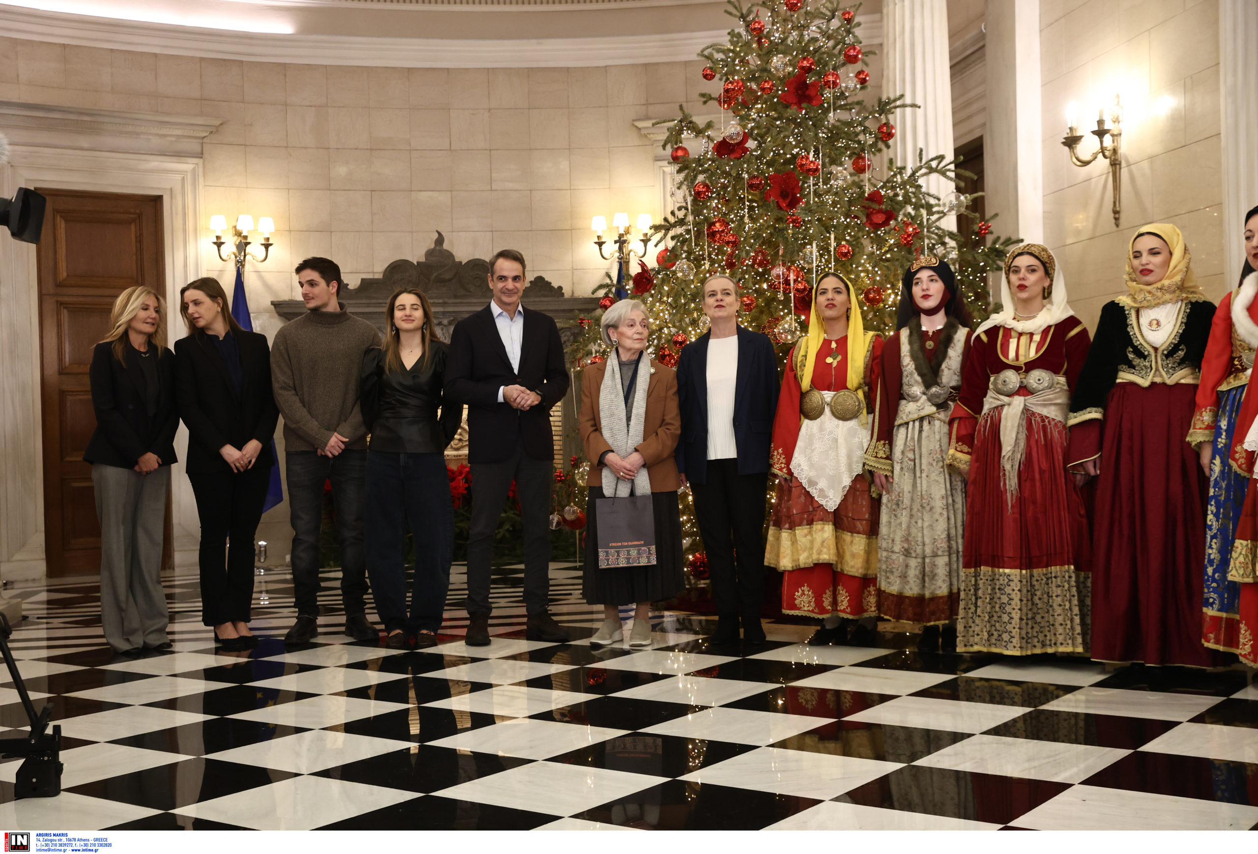 Τα χριστουγεννιάτικα κάλαντα στον Κυριάκο Μητσοτάκη – Δείτε ΦΩΤΟ και ΒΙΝΤΕΟ