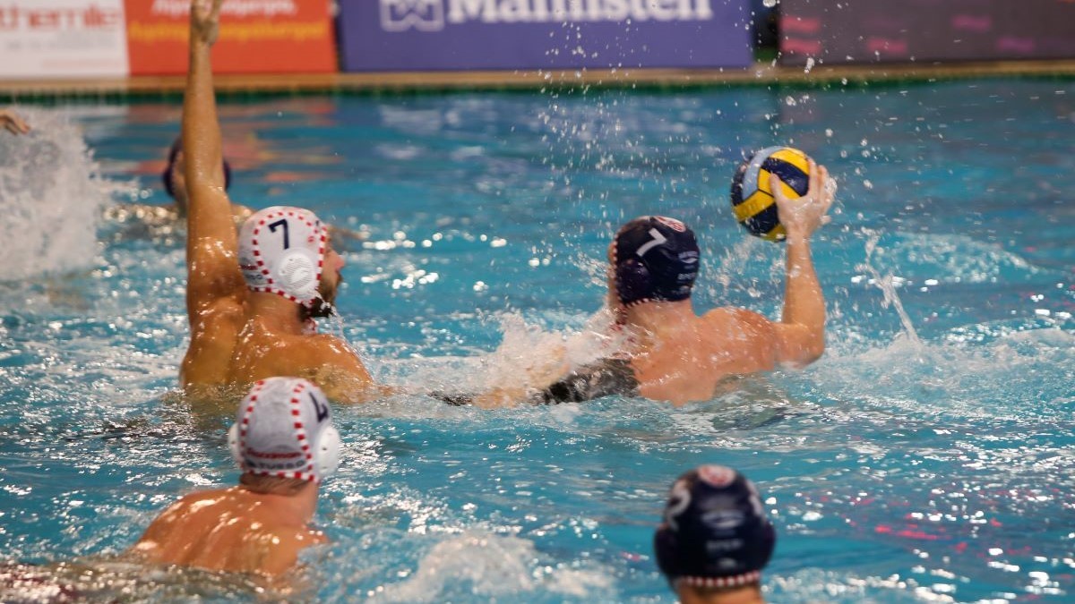 LEN Champions League: Σπουδαία ανατροπή και πρωτιά στα πέναλτι για τον Ολυμπιακό με… επικό Τζωρτζάτο