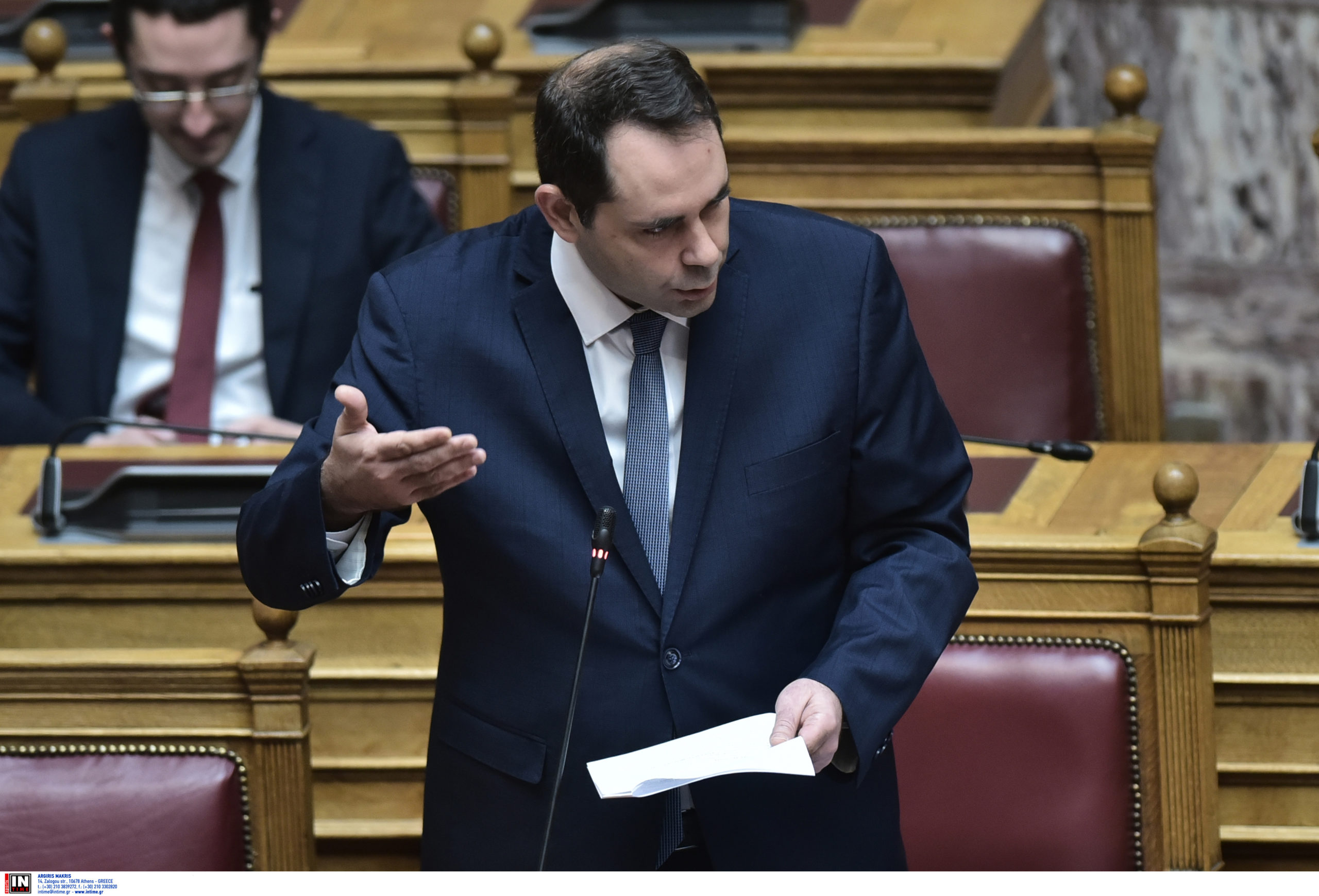 Βουλή – Πετραλιάς: Βελτιώνουμε το διαθέσιμο εισόδημα χωρίς να θέτουμε σε κίνδυνο την δημοσιονομική ισορροπία