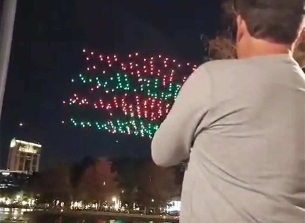 Τρόμος σε χριστουγεννιάτικο σόου στη Φλόριντα: Ένα παιδί σε κρίσιμη κατάσταση έπειτα από πτώση drones στο πλήθος