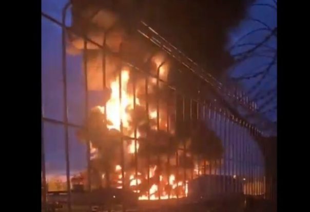 Ρωσία: Ουκρανική επίθεση με drones προκαλεί διαρροή και πυρκαγιά σε εγκατάσταση αποθήκευσης καυσίμων