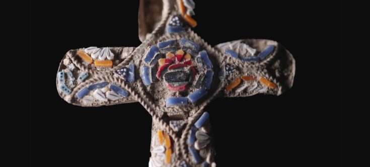 Αγόρι 10 ετών πήγε για εκδρομή και βρήκε τυχαία έναν χρυσό σταυρό 100 ετών - Ο «θησαυρός» που ενθουσίασε τους αρχαιολόγους