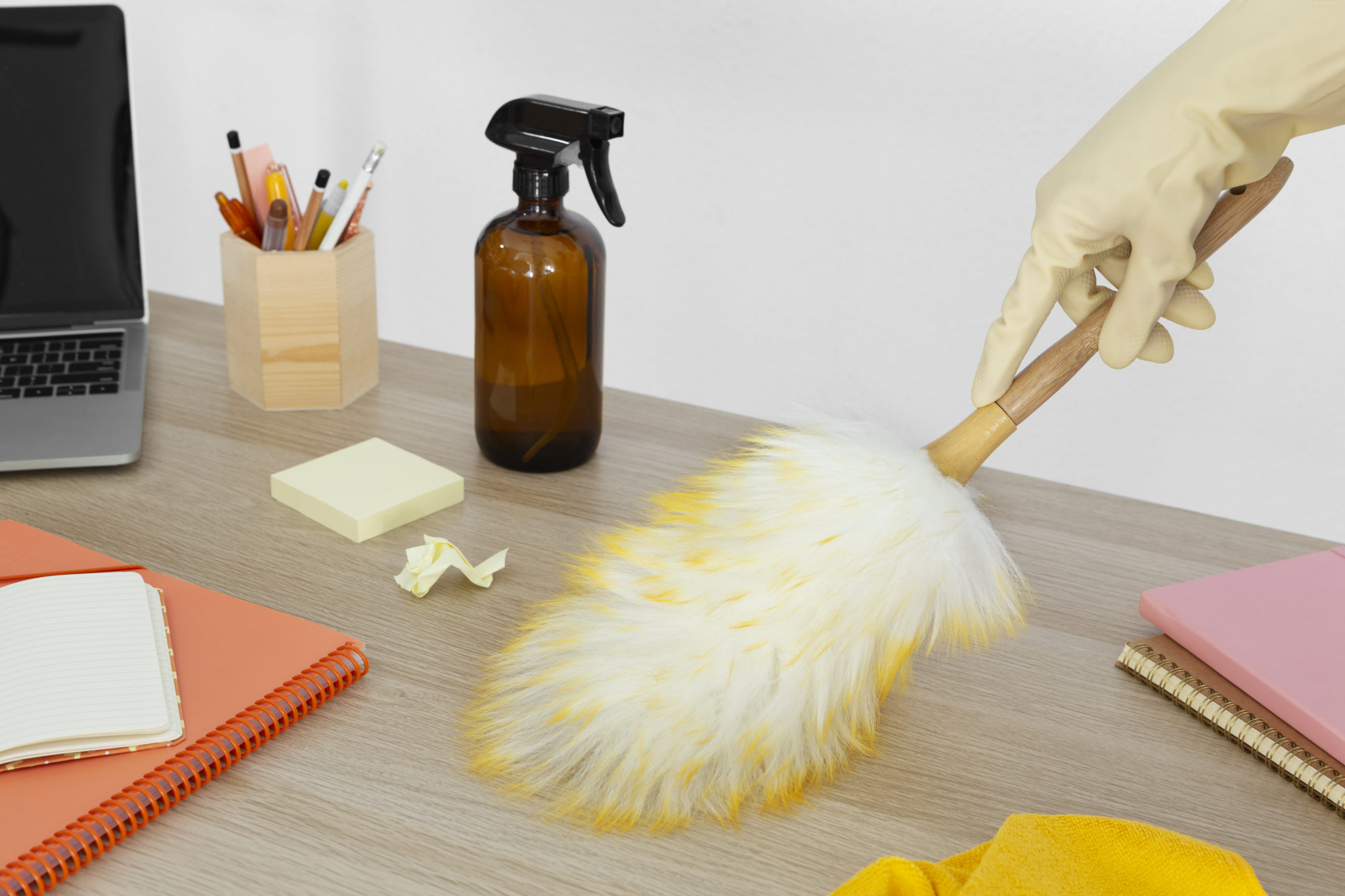 Η σκόνη θα εξαφανιστεί από τις επιφάνειες στο σπίτι μέσα σε 10 λεπτά χρησιμοποιώντας 1 φυσικό καθαριστικό