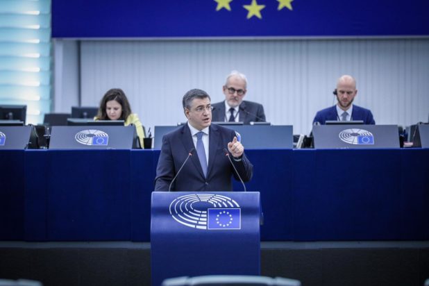 Απόστολος Τζιτζικώστας