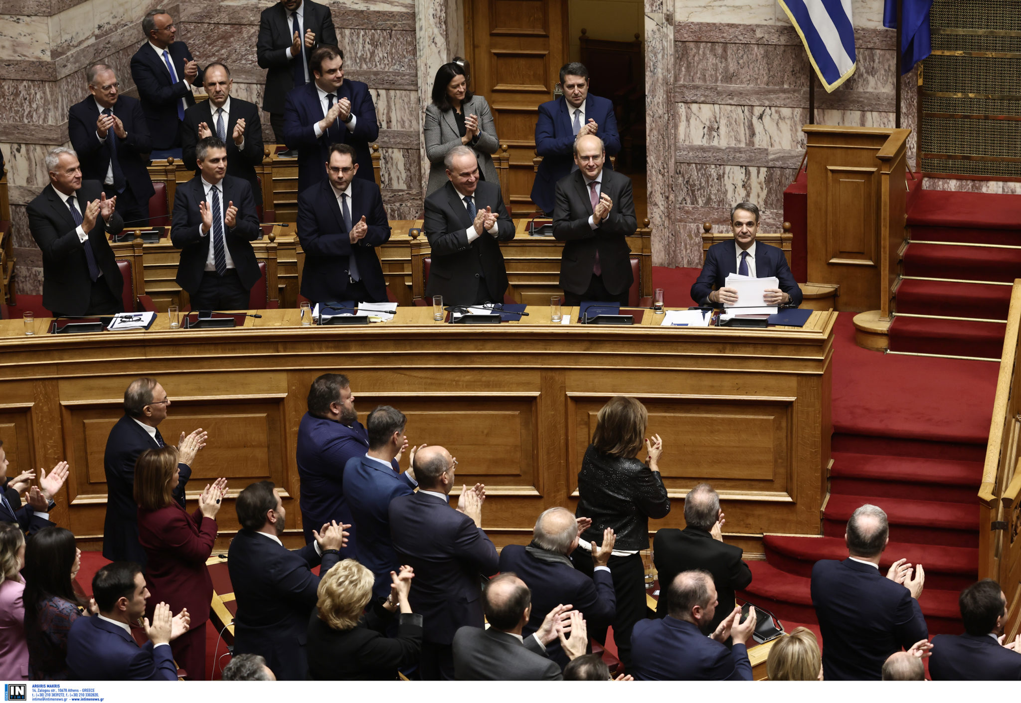 Υπερψηφίστηκε ο προϋπολογισμός: Όλα τα μέτρα που ανακοίνωσε ο Κυριάκος Μητσοτάκης για τράπεζες, ένστολους και χαμηλοσυνταξιούχους