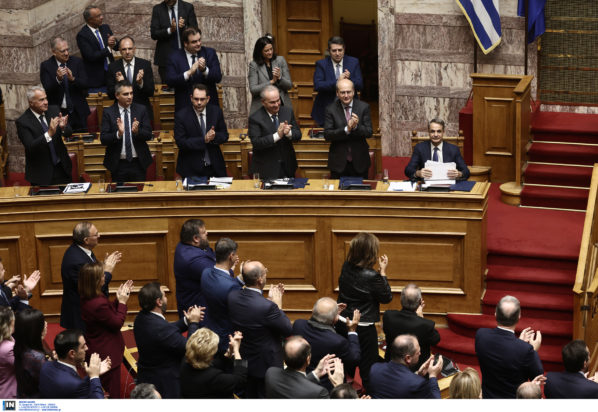 Υπερψηφίστηκε ο προϋπολογισμός: Όλα τα μέτρα που ανακοίνωσε ο Κυριάκος Μητσοτάκης για τράπεζες, ένστολους και χαμηλοσυνταξιούχους