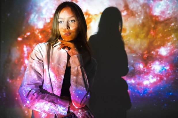 Το σύμπαν στέλνει ένα ισχυρό μήνυμα σε 4 ζώδια – «Ό,τι μας συμβαίνει τώρα, είναι για καλό»