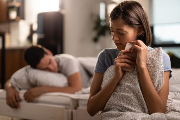 Κατέρρευσε όταν ανακάλυψε ότι ο σύζυγός της την απάτησε με την αδελφή της - «Η μητέρα μας με πιέζει να την συγχωρήσω και να το ξεχάσω»