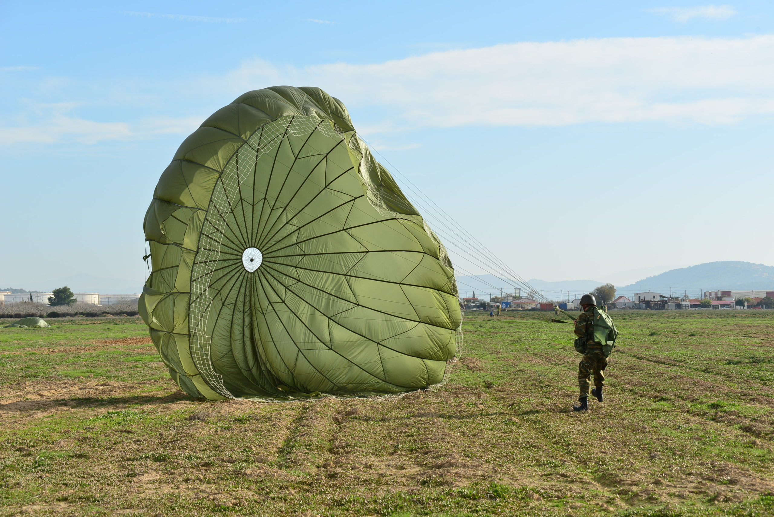 Αλεξιπτωτιστές: Οι αθόρυβοι τιμωροί που έρχονται από ψηλά – Δείτε εικόνες
