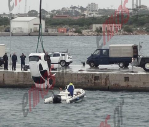 Αυτοκίνητο βούτηξε δίπλα στην φρεγάτα «ΘΕΜΙΣΤΟΚΛΗΣ» του Πολεμικού Ναυτικού