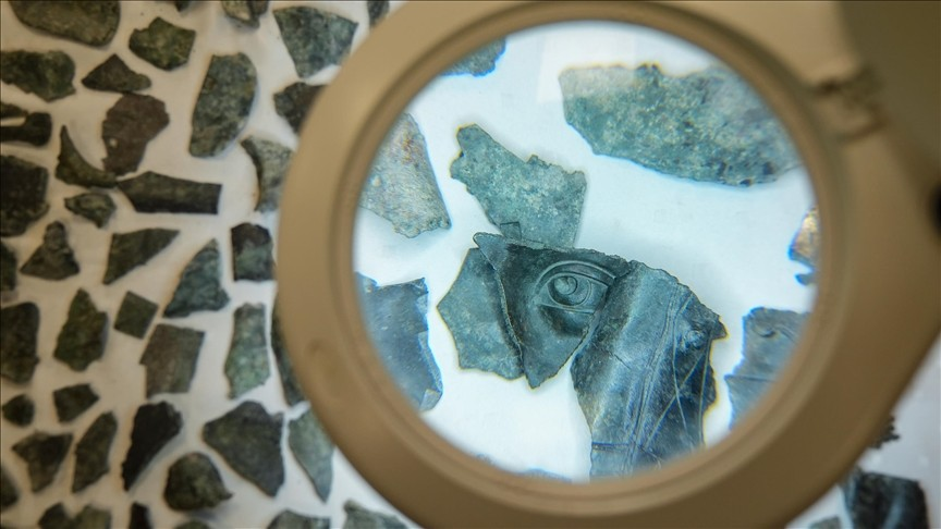Κοντινή λήψη ενός από τα θραύσματα. Φωτογραφία:ΑΑ