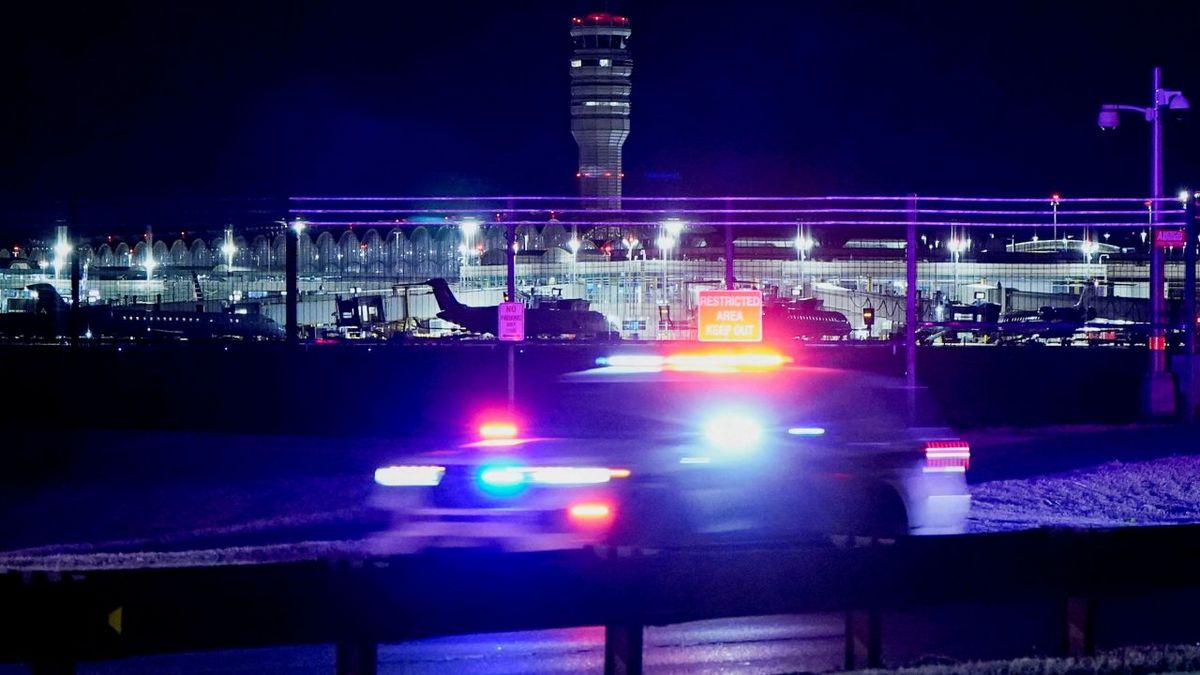 Τραγωδία στην Ουάσινγκτον: Αεροσκάφος συγκρούστηκε με ελικόπτερο κοντά στο εθνικό αεροδρόμιο Ρόναλντ Ρίγκαν – Έχουν ανασυρθεί δυο πτώματα μέχρι στιγμής