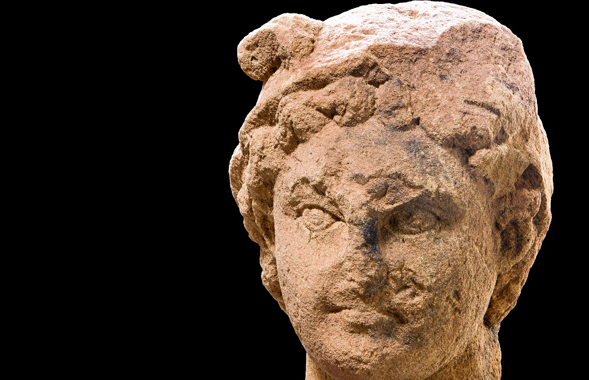 Ανακαλύφθηκε τμήμα δρόμου που συνέδεε δύο ρωμαϊκά στρατόπεδα – Εντυπωσιάζει το άγαλμα του Ερμή και ο ναός