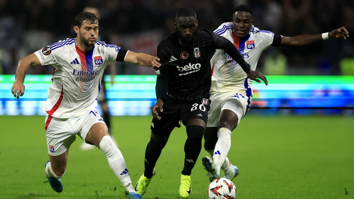 ΑΕΚ: Φαβορί ο Αρτούρ Μαζουακού για την θέση του αριστερού μπακ – Αρέσει και ο Γκονσάλο Εσκομπάρ