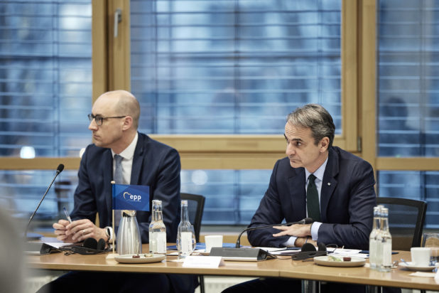 Σε εξέλιξη η διάσκεψη του ΕΛΚ παρουσία Μητσοτάκη