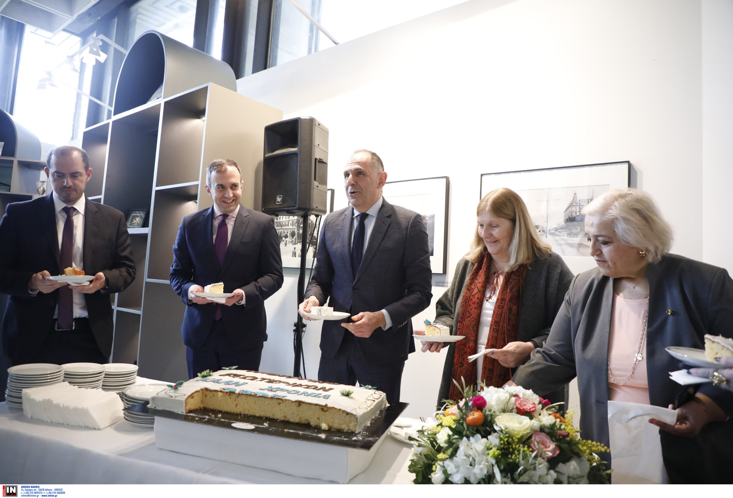 Γιώργος Γεραπετρίτης - κοπή πίτας στο υπουργείο εξωτερικών