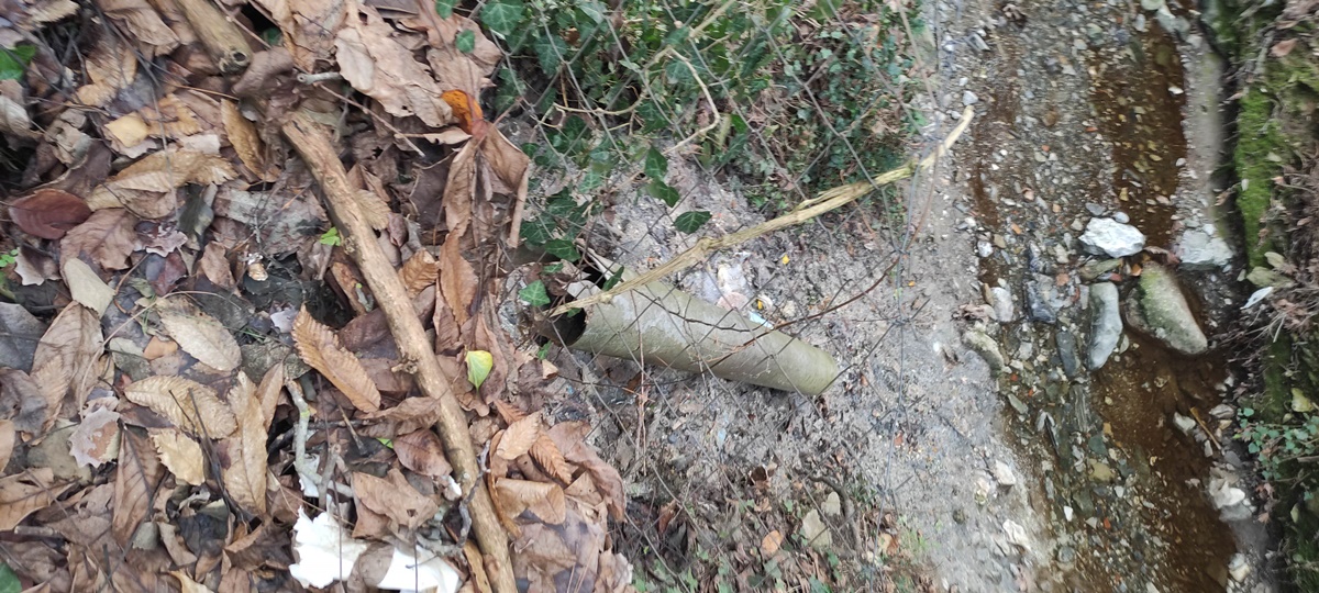 Θεσσαλονίκη: Συνελήφθη ιδιοκτήτης ταβέρνας που έριχνε τα λύματα από την τουαλέτα και την κουζίνα σε ρέμα - ΦΩΤΟ